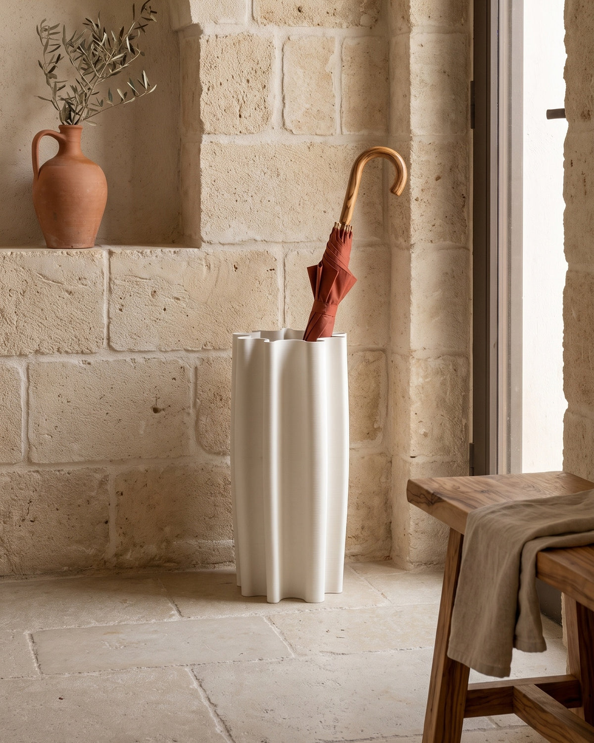 Portaombrelli Corallo Scamarcia Design ambientato all'ingresso