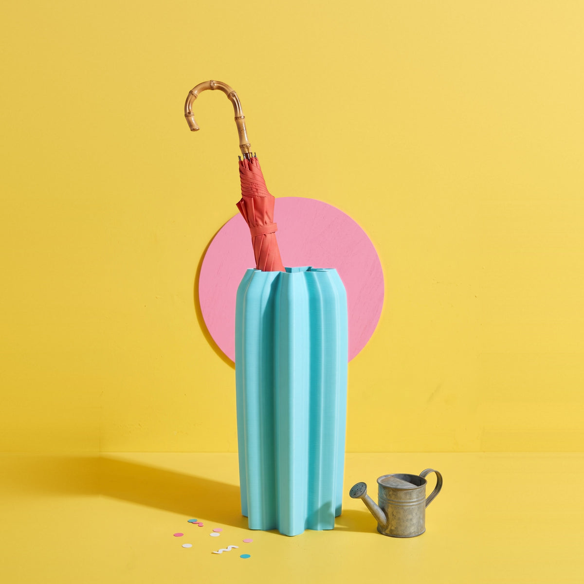 Portaombrelli Cactus turchese con un ombrello corallo dentro, stampato in 3D – Scamarcia Design